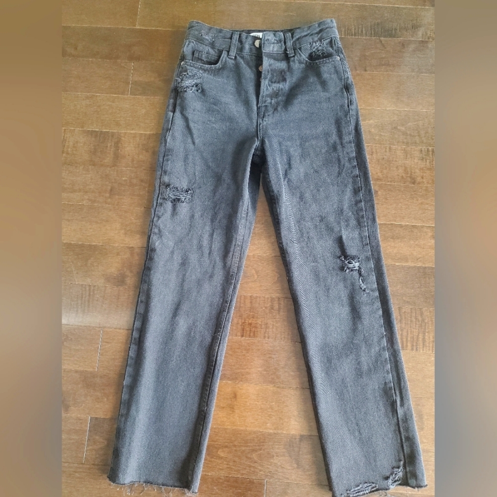 Zara Black High Waist Jeans with botones instead of Zip